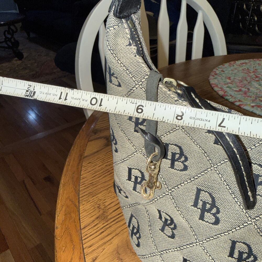 DOONEY & BOURKE SIGNATURE CLOTH & LEATHER SMALL HOBO BUCKET HANDBAG *NICE* - Picture 13 of 14